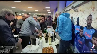 VIDEO NM - Napoli, il brindisi di Spalletti con la stampa campione d’Italia