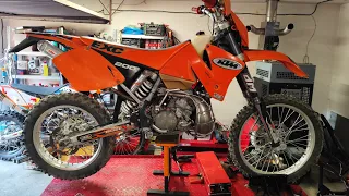 KTM EXC 200 rozbiórka silnika, przygotowanie do remontu.