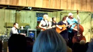 The Living Years- The Isaacs- Singing in the Barn- Chambersburg, Pa