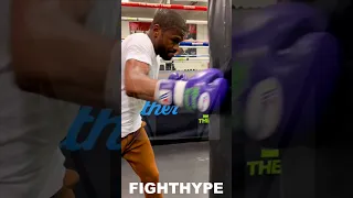 WOW! FLOYD MAYWEATHER DEADLY SHOTGUN BLAST PUNCHES AT AGE 45; SHARP AS F**K & PINPOINT ACCURATE