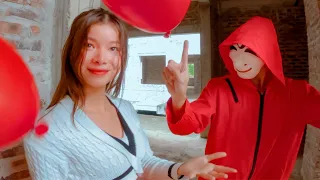 MONEY HEIST ESCAPING BEAUTIFUL GIRL (Romantic Parkour POV Chase)