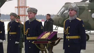 Президент России передал список иконы Спаса Нерукотворного Главному командованию ВКС