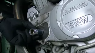 BMW F650 GS - wymiana uszczelniaczy pompy - rapid repair of pumps