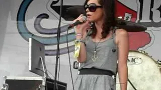 Bamboozle Roadshow 2010 - Cady Groves - I'm Still Here Live