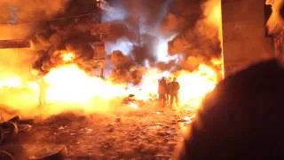 Ukrainian protesters hurl Molotov cocktails and stones at police  25 01 2014 on Vimeo