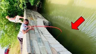 Fast Flowing UNDERGROUND Tunnel has BIG FISH!!! (CRAZY Roadside Fishing)