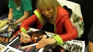 Texas Chainsaw Massacre legend Marilyn Burns signing autographs in Dallas