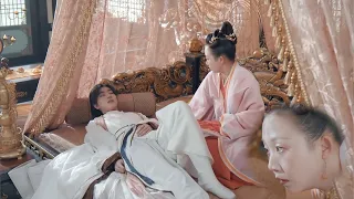 queen instantly woke up when she opened eyes from the emperor's bed,emperor secretly happy