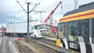 Unfall Zug & LKW - Karlsruhe S Bahn Linie 1 Oberreut Durlach - Verkehrsunfall Räumung KVV accident