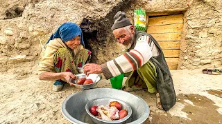 How Old lovers sleep at Night in their Cave| life like 2000 years ago| Documentary