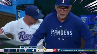 Bruce Bochy is ejected after arguing balls and strikes