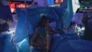 Cirujanos extirpan tumor cerebral mientras paciente toca el saxofón