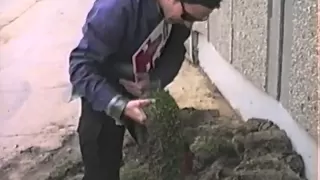 Eddie Vedder takes a walk around Wrigley Field 1992 (RARE)