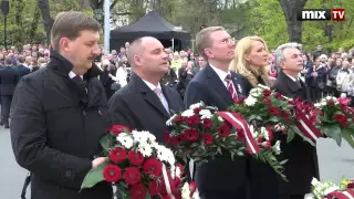 Церемония возложения цветов у Памятника Свободы 4 мая 2015 года