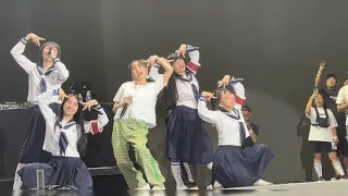 YOASOBI & ATARASHII GAKKO! 新しい学校のリーダーズ Idol / アイドル-  Head in the Clouds LA 2023 FINALE 夜遊び