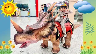 Emin plays and rides on Jurassic World Dinosaur Toy cars