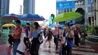 4K 🇹🇭 Walking around Silom Area in Bangkok In The Rain (AUGUST 2023)