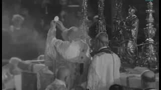 Solemn Papal Mass – Elevation of the Host
