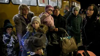 Live: Thousands of residents evacuated from besieged Mariupol • FRANCE 24 English