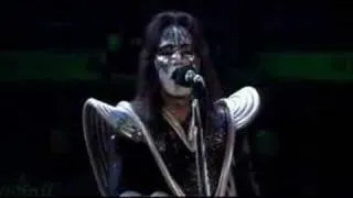 2000 man KISS(live) + ACE shoot rockets :)