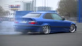 BMW e36 отличное наваливание на парковке дрифт