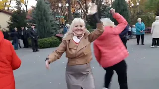 Разбила ты любовь мою разбила сердце словно камень!!!💃🌹💃🌹Танцы в парке Горького!!!💃🌹Харьков 20