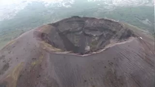 HD - The Vesuvius volcano from helicopter view - VESUVIO -　ヴェスヴィオ火山空撮