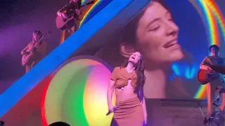 Lorde - Secrets From A Girl (Who’s Seen It All) Live @ Solar Power Tour London Roundhouse