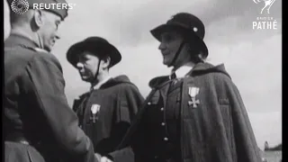 General Sikorski visits a detachment of Polish troops in England (1940)