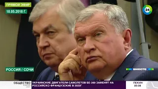 Розы, русская речь... Знаковая встреча Путина и Меркель