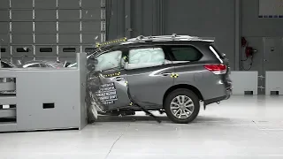 2015 Nissan Pathfinder driver-side small overlap IIHS crash test