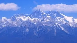 Avalanche on Mount Everest kills 12