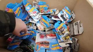 Охота на STH!!! Распаковка огромной коробки Хот Вилс в детмире. Huge Hot Wheels box peg hunting