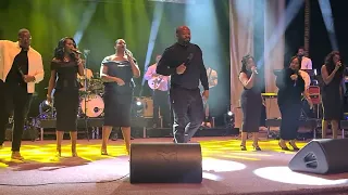 MOISE MBIYE CHANTE "TANGO NAYE" EN LIVE À LONDRES