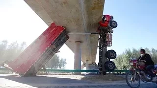 TRUCK DRIVING FAILS! Crazy Truck Drivers On Road Compilation 2017