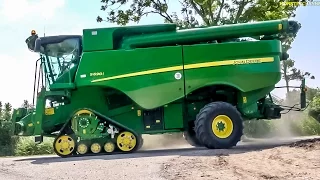 Monster machine! New John Deere combine harvester S 690 i at work!