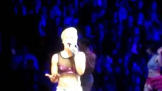 P!nk.  Slut like you.  Live, Dallas.