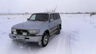 TOYOTA LAND CRUISER 80 по полю зимой