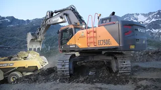 💪 High productivity - Volvo EC750E loading A30G and 730C - Part 3