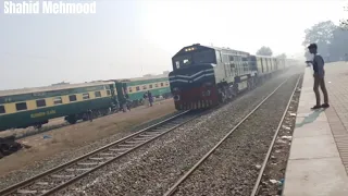 TezGam Express 8DN Crossed By High Speed Jaffar Express 39UP |Pakistan Railways |