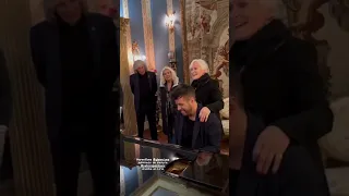 Glenn Close singing Send in The Clowns while in Madrid