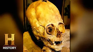 Ancient Aliens: Disturbing Skull Discovered in Alien Chambers (Season 19)