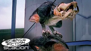 The Creatures Learn How To Climb | Tremors 2: Aftershocks | Science Fiction Station