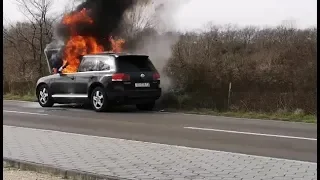 Požar na automobilu u mjestu Poljica Brig kraj Zadra, automobil u potpunosti izgorio
