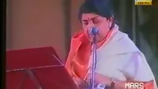 Meri Awaz Hi Pehchan Hai - Lata Mangeshkar Live.