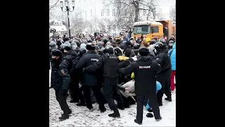 Нижний Новгород: столкновения протестующих с ОМОНом