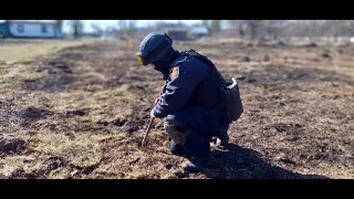 Сапери ДСНС проводять очищення місцевості від ВНП