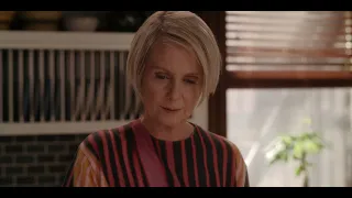 Cynthia Nixon  in And just like that -drink