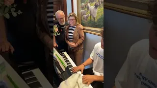 Isaque filho de Ana Paula Valadão canta para os avós Márcio e Renata #shorts