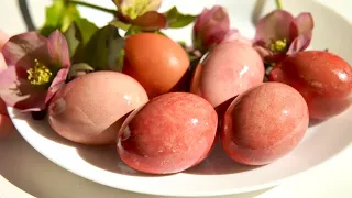 EASTER EGGS without chemicals. How beautiful to paint eggs for Easter with beets